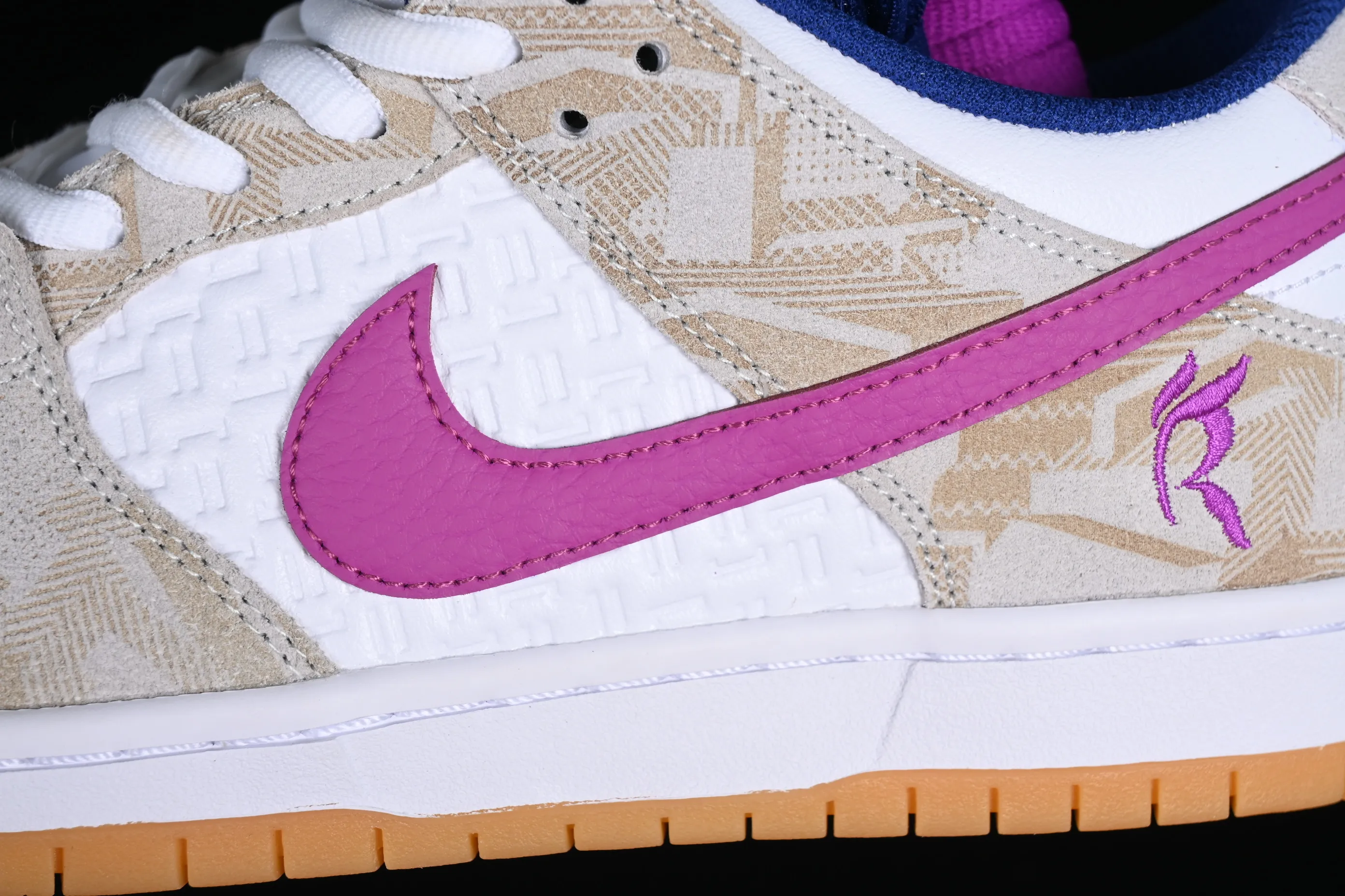 All Categories Nk SB Dunk Series Nk SB Dunk Low Low-top sneakers C version Rayssa Leal x Nk SB Dunk Low Brazilian skateboarding goddess joint model SB low-top casual sneakers FZ5251-001